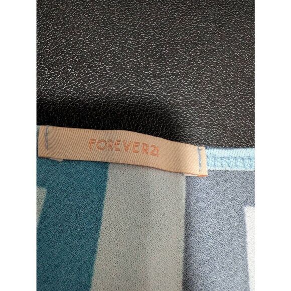 Forever 21 Abstract Blue Print Short Sleeves Women's XS  (per measurements) - Picture 3 of 4